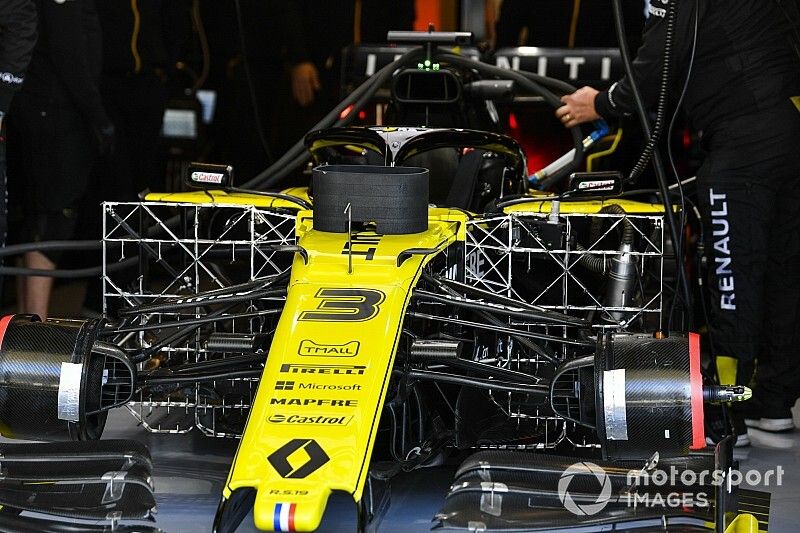 Sensors being fitted to the car of Daniel Ricciardo, Renault F1 Team R.S.19