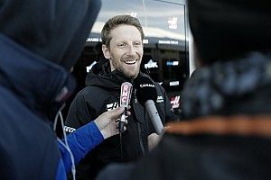 Ez a Haas-szurkoló megérdemli az autogramot: Steiner, Grosjean és a Titanic - fotó