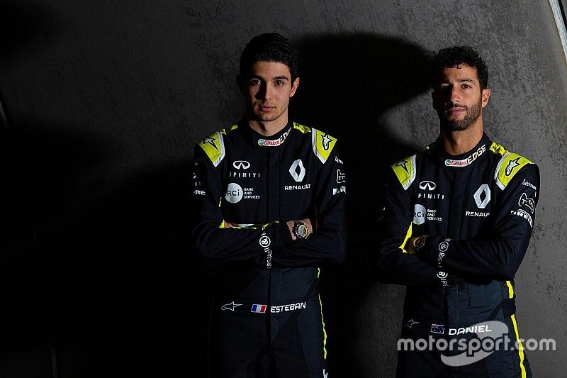 Daniel Ricciardo, Esteban Ocon, Renault F1 Team
