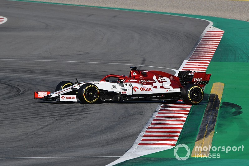 F1: Kubica se mantém na ponta ao fim do dia de testes em Barcelona