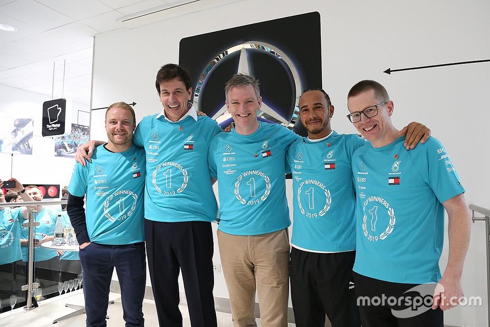 Valtteri Bottas, Toto Wolff, James Allison, Lewis Hamilton, Andy Cowell, Mercedes AMG F1