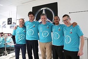«Всем, кого это касается... спасибо». Mercedes отпраздновала титулы 2019 года