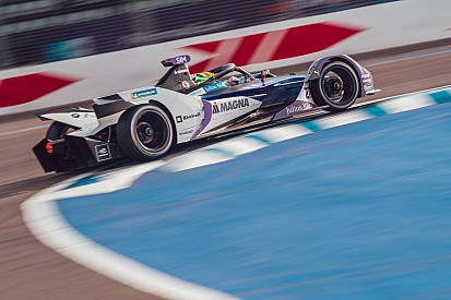 A koronavírus miatt felfüggesztik a Formula E szezonját