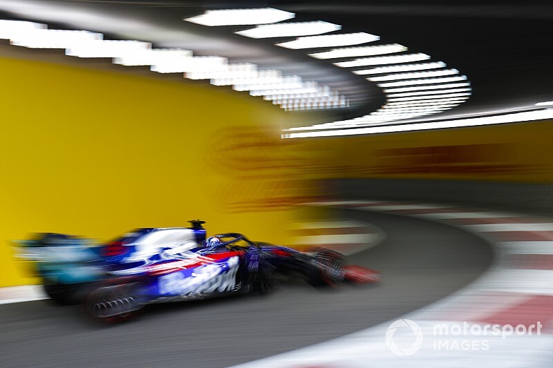 Toro Rosso, pit yolundaki olaydan ötürü para cezası aldı
