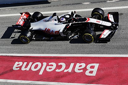 Grosjean volt az első, aki megtörte az autóját