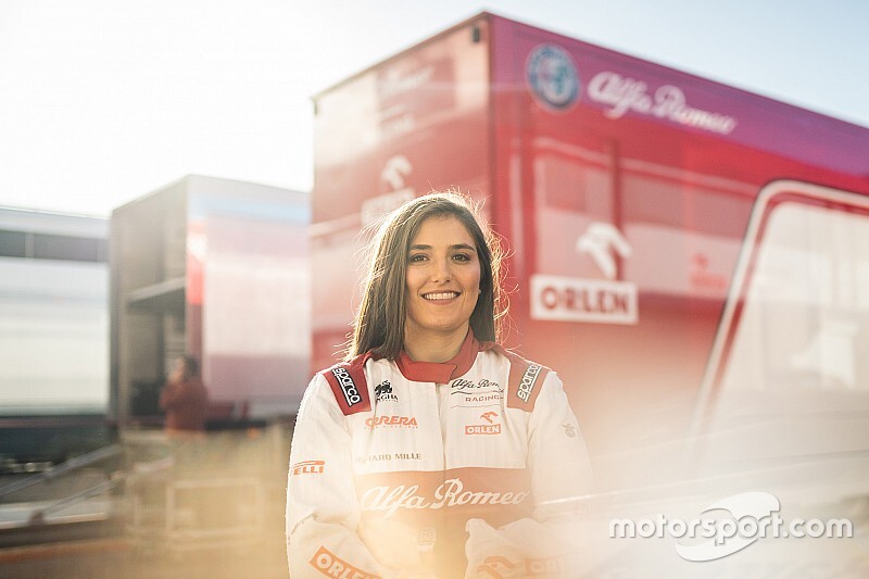 Tatiana Calderón continúa como piloto de pruebas de Alfa Romeo