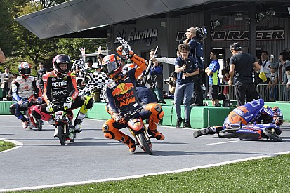 Galería: así fue la divertida mini carrera de MotoGP "sin reglas" en Japón