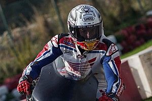 Marc Márquez se sube a una moto ocho meses después