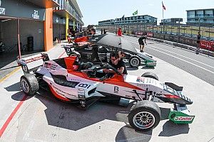 Assista à corrida 2 da TRS em Hampton Downs, com a presença de Collet e Fraga