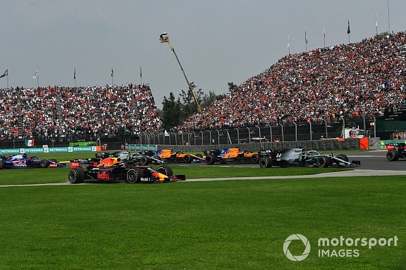 Hamilton: Drivers forced to "leave extra space" for Verstappen