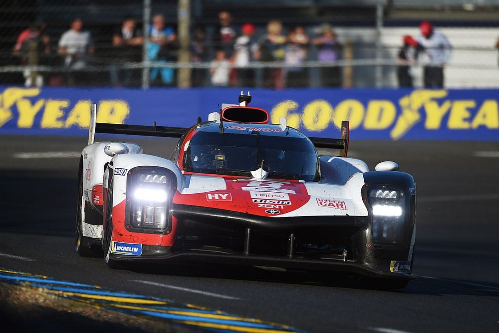 #8 Toyota Gazoo Racing Toyota GR010 Hybrid de Sébastien Buemi, Brendon Hartley, Ryo Hirakawa