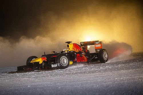 VIDEO: Verstappen pilota Red Bull no gelo austríaco; veja onboard