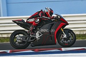 Гонщик о первом тесте электробайка Ducati: Как MotoGP, только тише