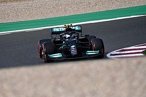 Пилоты Mercedes доминировали над Red Bull в FP3 в Катаре