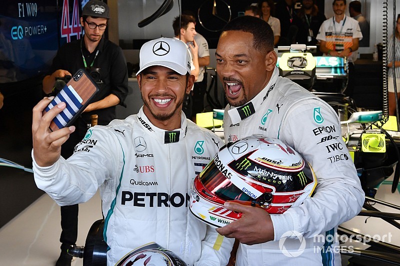 Hamilton motorjában fontos alkatrészeket cseréltek, de nem kap büntetést