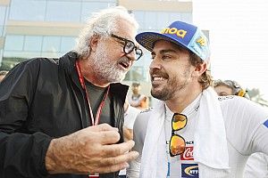 Briatore defiende a Alonso atacando a Red Bull