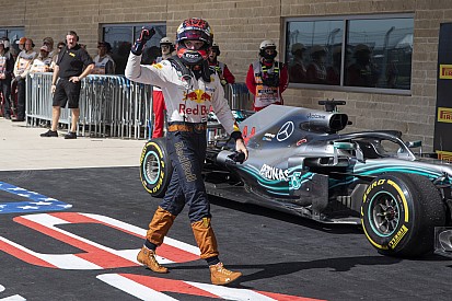 Duell an Verstappens Schicksalkurve: Hamilton lässt Platz und fliegt ab