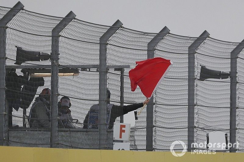 Vettel dice que las normas de bandera roja son "incorrectas"