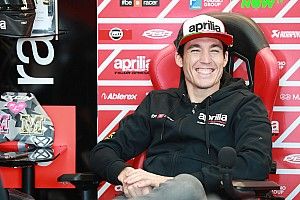 Aleix Espargaró da el salto al ciclismo profesional... en el Día de los Inocentes
