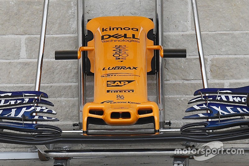 McLaren: spariscono i lunghi soffiaggi sul muso della MCL33