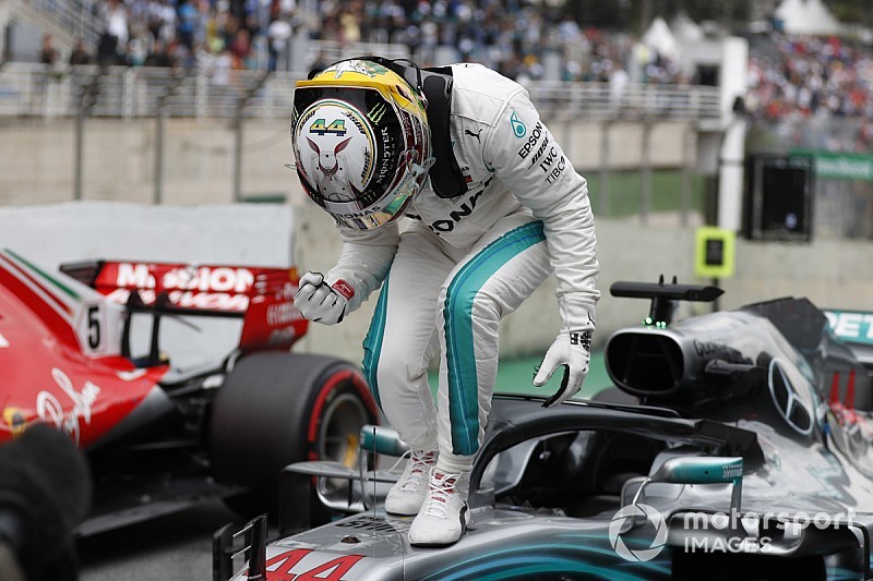 Hamilton gufa sulle gomme: "Ferrari più veloce, ma avrà blistering con le supersoft"