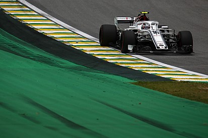 Videón: Leclerc nem hallgat a csapatára, majd fantasztikus körrel bejut a Q3-ba