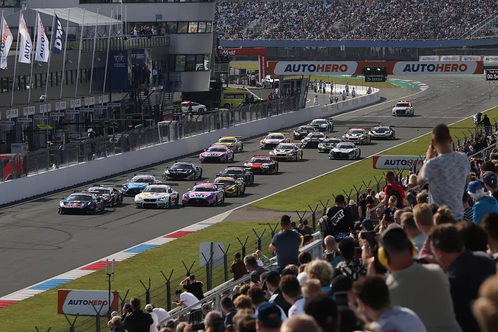 Start der DTM 2021 in Assen: Liam Lawson, AF Corse Ferrari 488 GT3 Evo, f&uuml;hrt