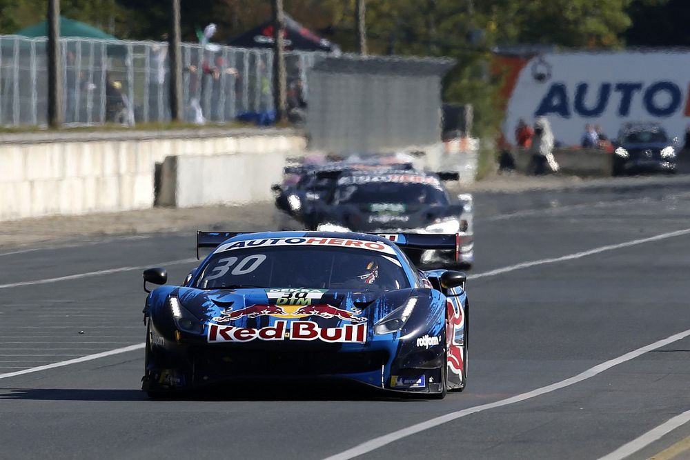 Юниор Red Bull упустил титул в DTM
