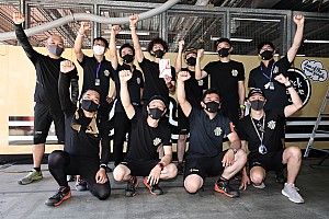 【スーパーGT】絶妙なピット戦略で劇的勝利! 2号車mutaがメカニックの功績称える『ZFアワード』受賞
