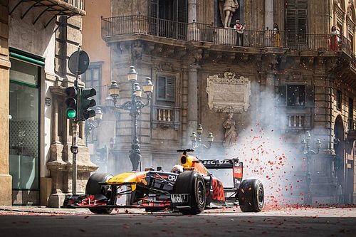 Vídeo y fotos: el espectáculo del RB7 en las calles de Palermo