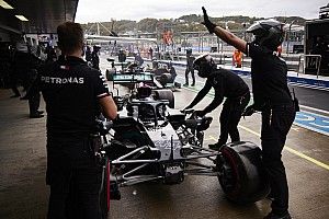 F1: Hamilton diz que erro em pitlane não tem "nada a ver com pressão"
