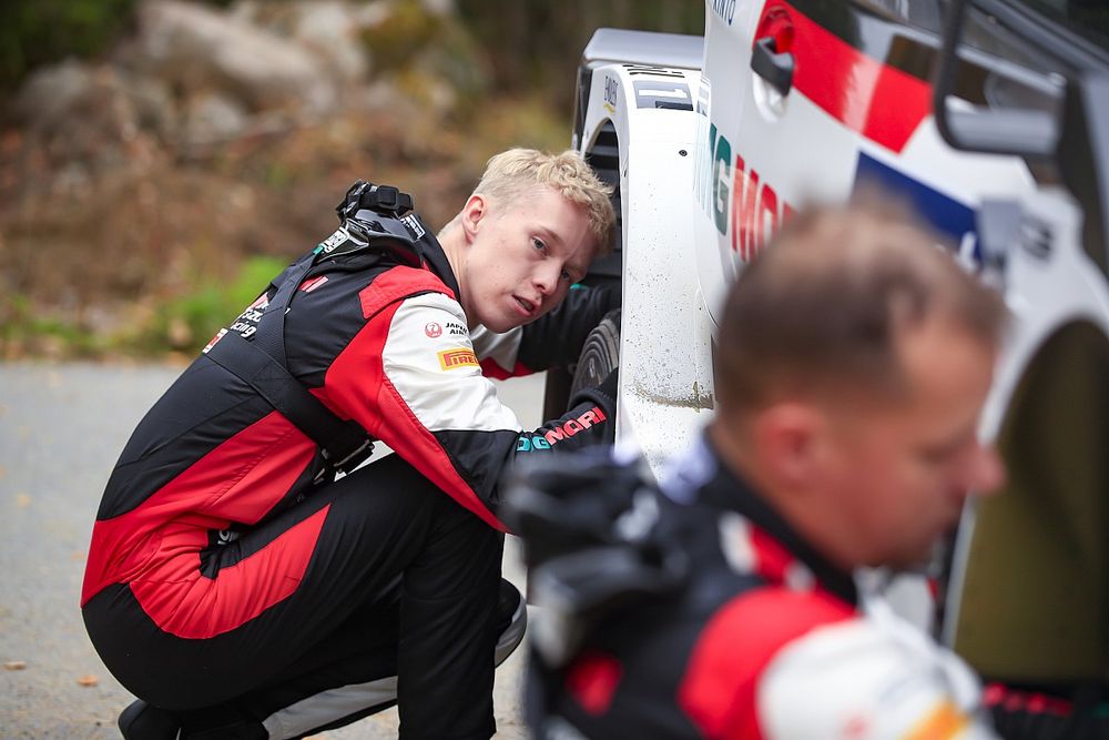WRC, Rally Finlandia, PS10: Rovanpera sbatte e si ritira