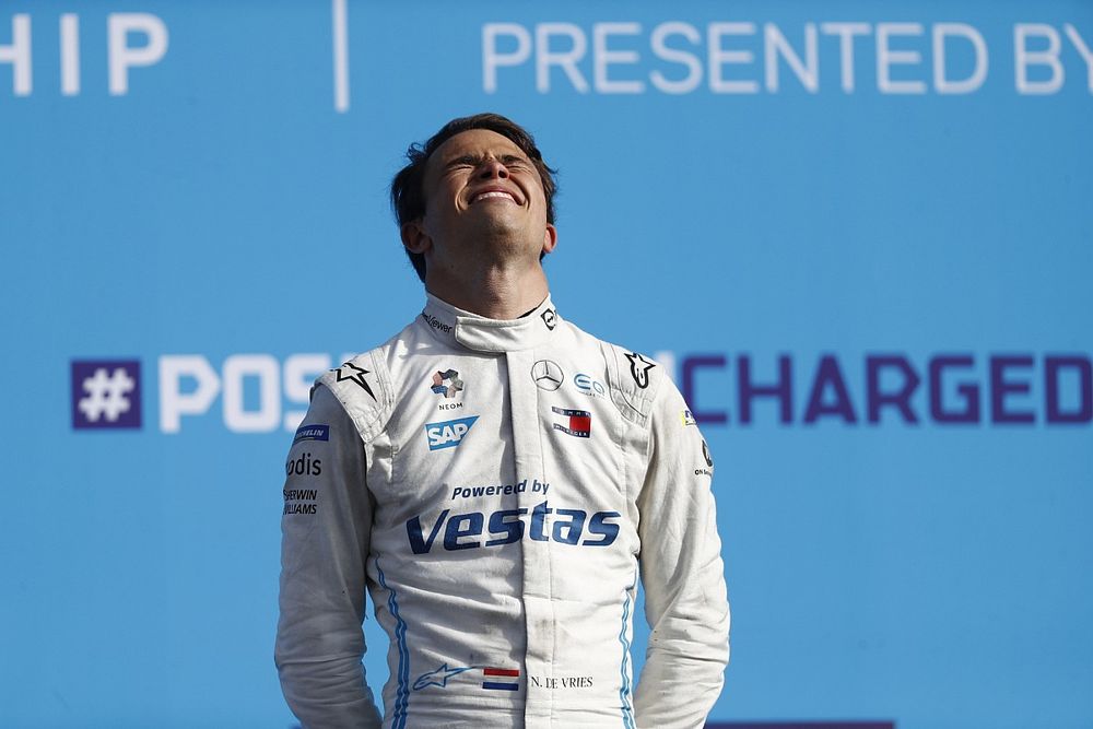 Albon ve De Vries, 2022 yılında F1'de mi yarışacak?
