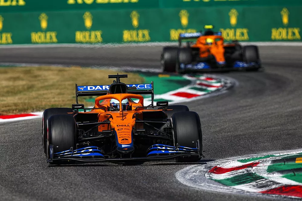Daniel Ricciardo, McLaren MCL35M, Lando Norris, McLaren MCL35M