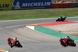 Las mejores fotos del explosivo duelo Bagnaia-Márquez en el GP de Aragón