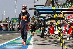 Verstappen és Hamilton balesetéért a lassú kiállások is felelősek lehetnek