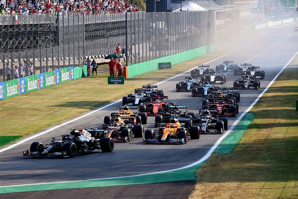 Valtteri Bottas, Mercedes W12, Max Verstappen, Red Bull Racing RB16B, Daniel Ricciardo, McLaren MCL35M, Lando Norris, McLaren MCL35M, Lewis Hamilton, Mercedes W12, Pierre Gasly, AlphaTauri AT02