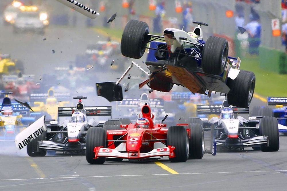 f1-australian-gp-2002-primeiro-acidente-de-corneta-ralf-schumacher-williams-voando-sobre-rubens-ba
