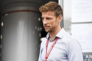 Button nyerte a legendák nürburgringi versenyét Montoya előtt!