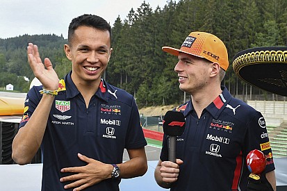 Макс научил Элбона врать Марко и пить гаспачо вместо Red Bull. И сделал все это на камеру!