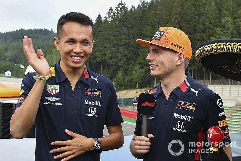 Макс научил Элбона врать Марко и пить гаспачо вместо Red Bull. И сделал все это на камеру!
