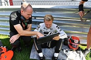 Magnussen nem beszélget a társaival, így nem is ismeri őket