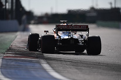 Sainz arra kéri a McLarent, hogy kockáztassanak az új autó megépítésével
