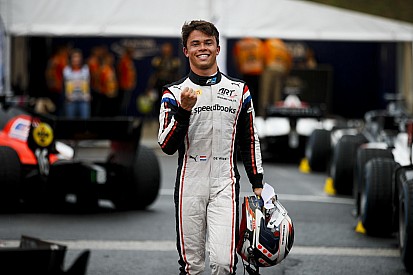 Doornbos verwacht F2-titel De Vries: "Maar F1-zitje wordt lastig"
