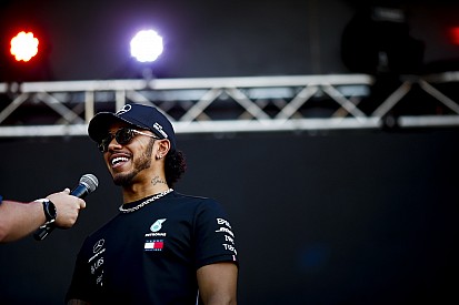 Hamiltont meglepte a Mercedes, és szerinte néhol a Honda erősebb náluk