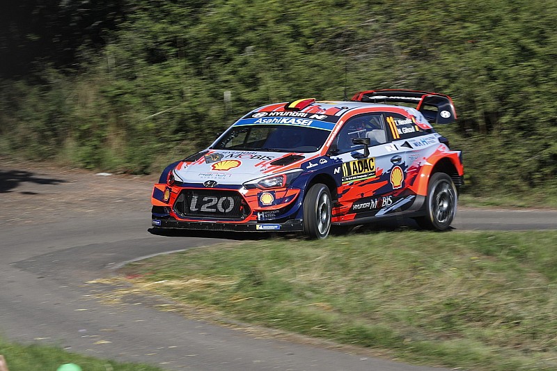 WRC, Rally Catalogna, PS8-9: Neuville allunga, Meeke sbatte