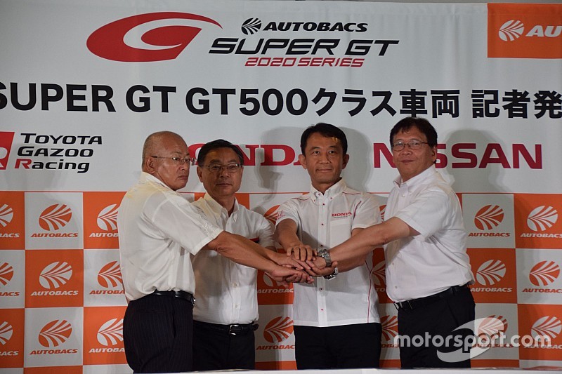 新GT500マシン発表の3社が意気込み。ホンダは発表後の鈴鹿テストに参加せず