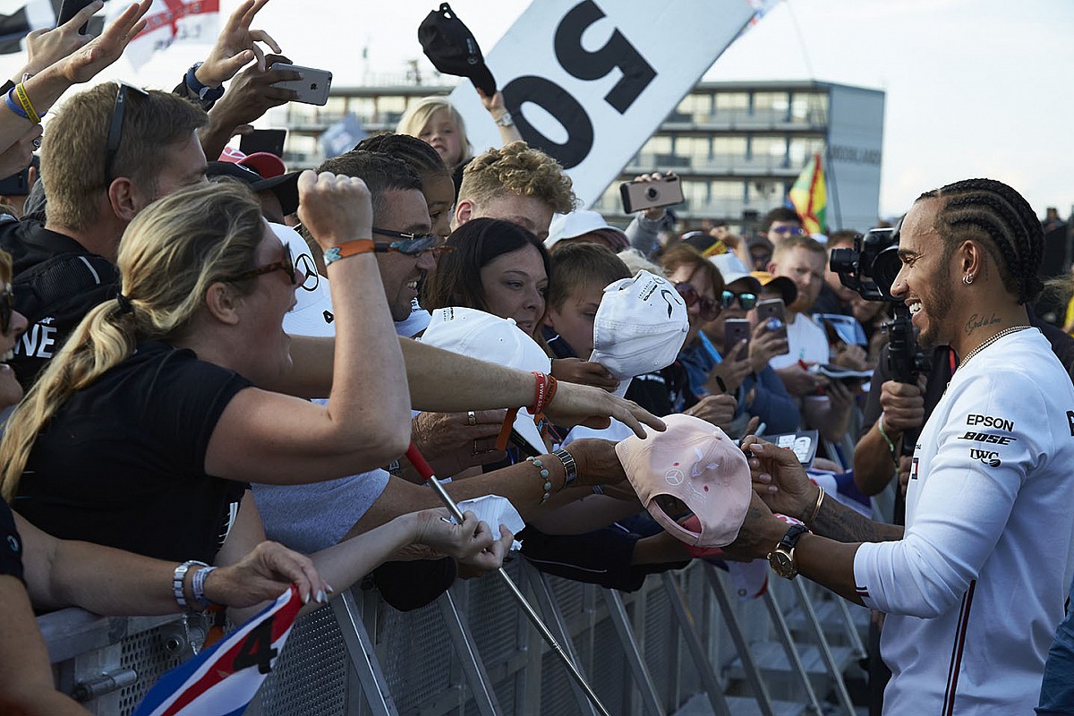 Hamilton no ve bien tener aforo completo en Silverstone