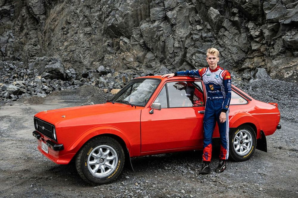 Latvala, Pajari i „historyki”