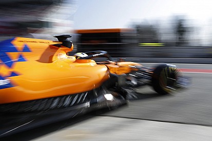 Três funcionários da McLaren vão para o hospital após incêndio na garagem da equipe de F1